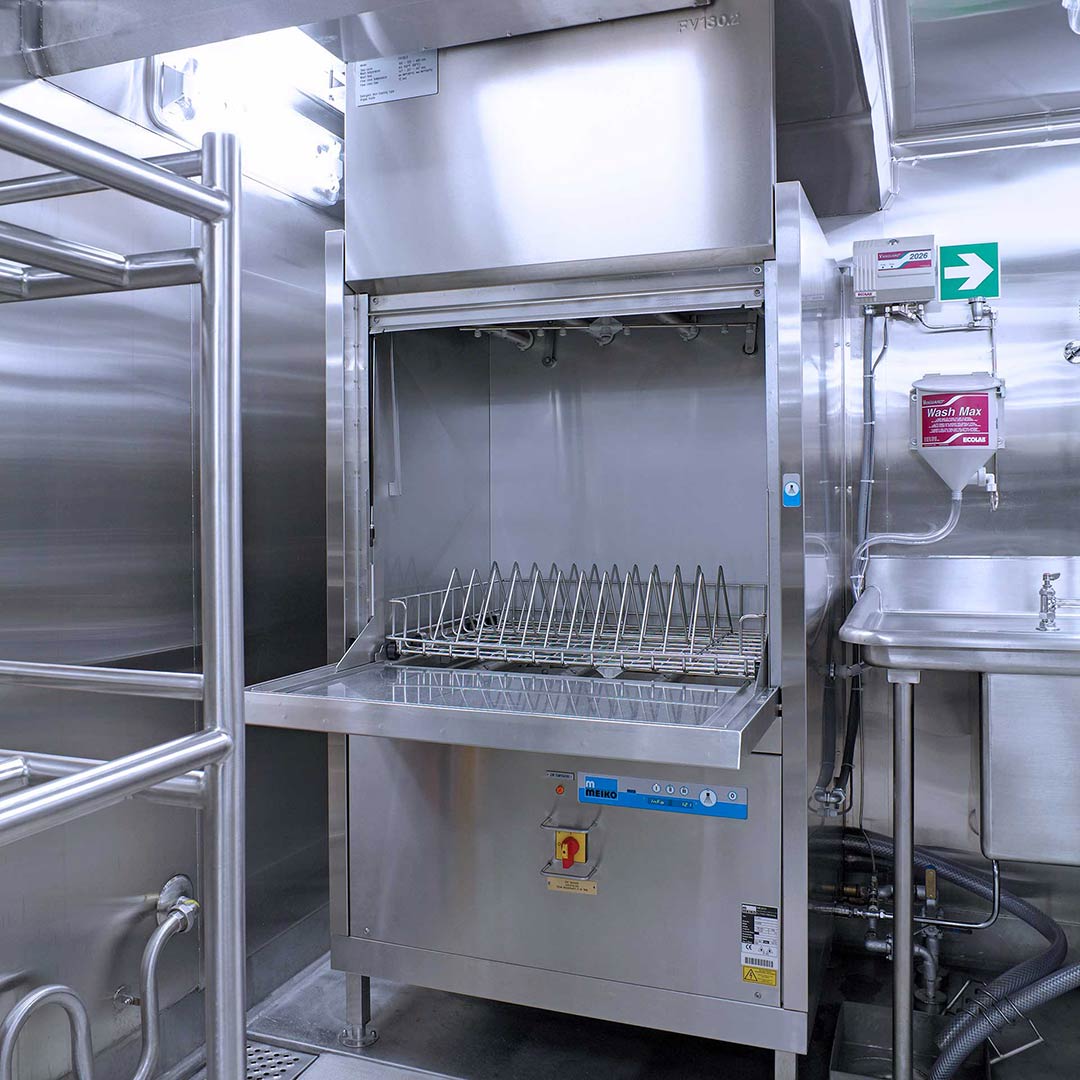 utensil washer for onboard scullery
