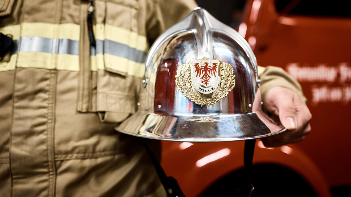 Feuerwehrhelm der Feuerwehr in Zell am Ziller