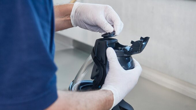 Assemble the equipment Assemble the respiratory protective equipment