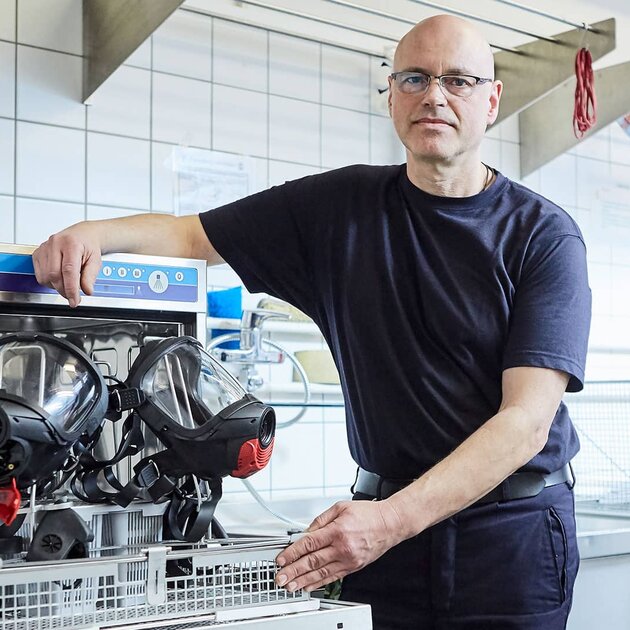 Reinigung von Atemschutzmasken TopClean M im Einsatz