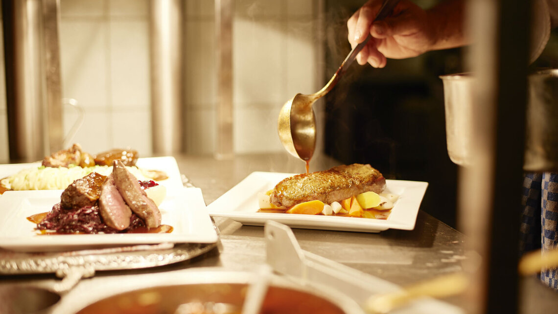 The M-iClean H hood type dishwashing machine at the Zum Goldenen Engel hotel and restaurant Sparkling results at Zum Goldenen Engel