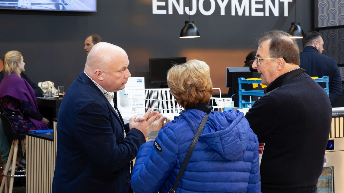 Yannick met bezoekers in gesprek Yannick Dedoyard op Horeca Expo