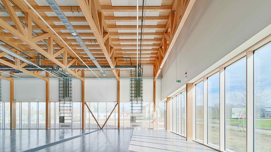 Inside the grid-supportive, zero-energy building Source: Bernhard Strauss Photography, Freiburg Inside the grid-supportive, zero-energy building Source: Bernhard Strauss Photography, Freiburg