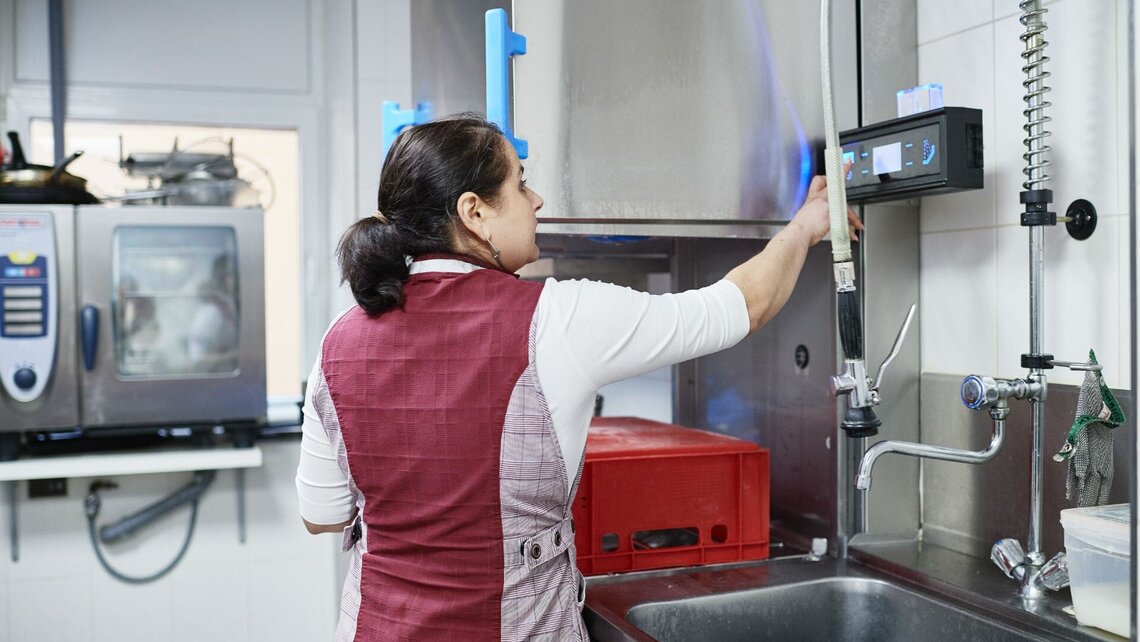 Metzgerkisten werden bei Schaufler mit M-iClean H gereinigt