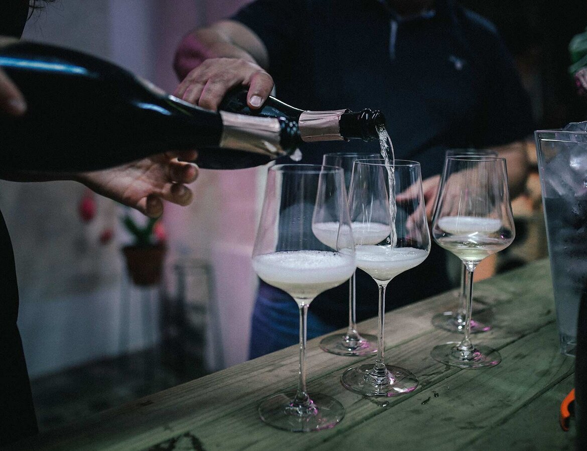 Ausschank von Champagner Ausschank von Champagner