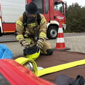 Remove helmet Remove helmet