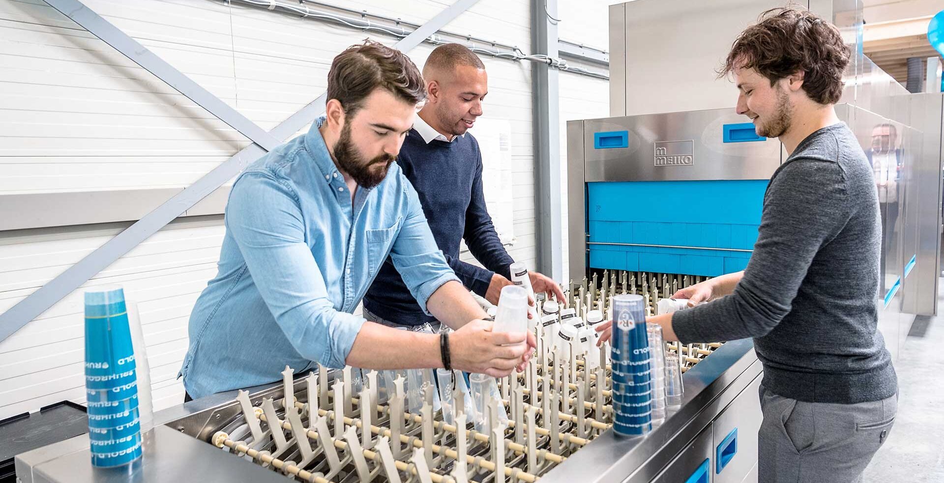 Mirza van Meerwijk (left) and Gawein Hamers (right) of CupStack provide innovative solutions for reusable dishware in the catering industry. Mirza van Meerwijk (left) and Gawein Hamers (right) of CupStack provide innovative solutions for reusable dishware in the catering industry.