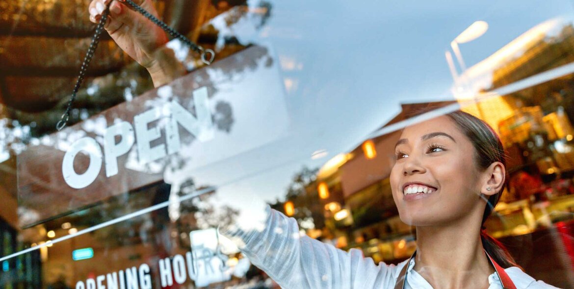 Waitress opens restaurant Waitress opens restaurant
