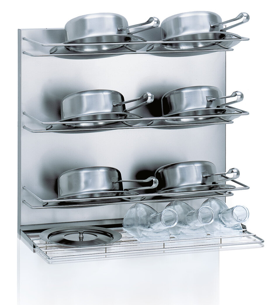 Disinfected bedpans and urine bottles Disinfected bedpans and urine bottles