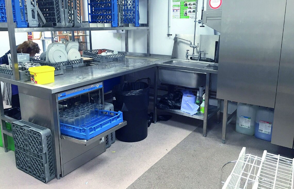Garden centre undercounter glasswasher