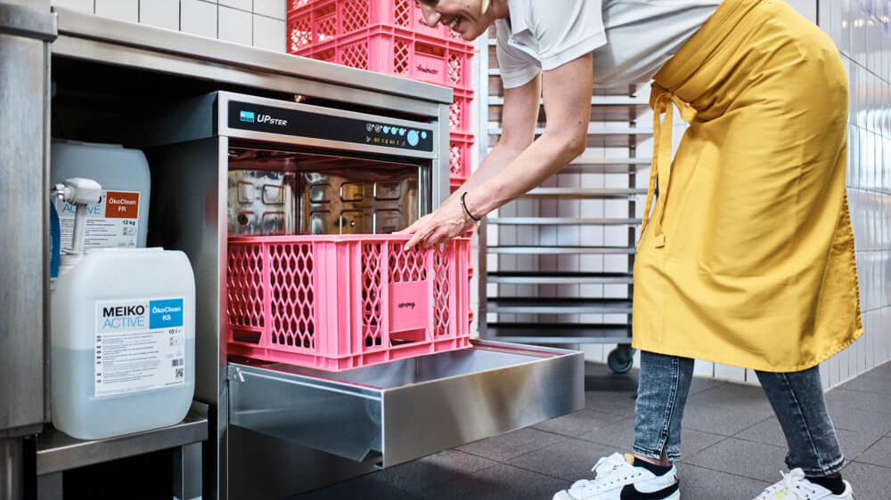 De UPster U 500 XD voorlader wast ook bakplaten en Euronorm kratten De nieuwste telg van de UPster familie, de U 500 XD