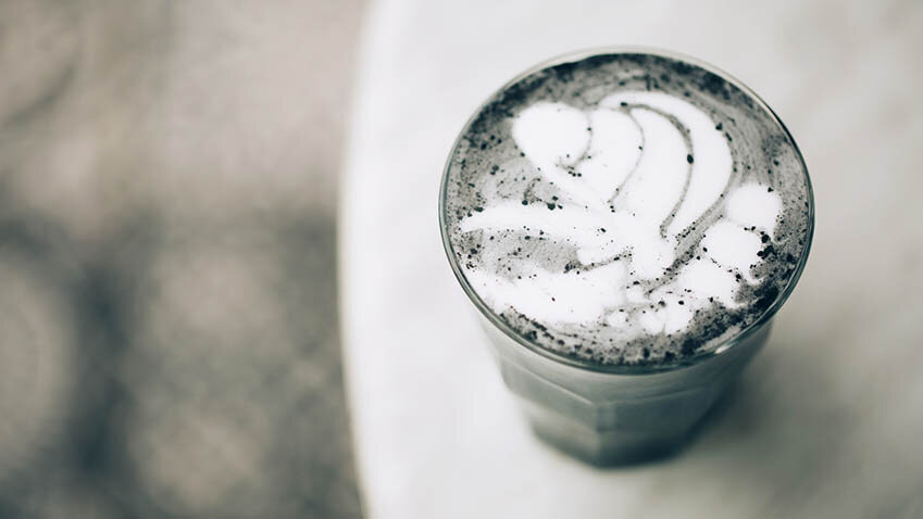 ‘Goth lattes’ are the drink of the moment A healthy pick-me-up: a ‘goth latte’ is a latte macchiato with added activated carbon.