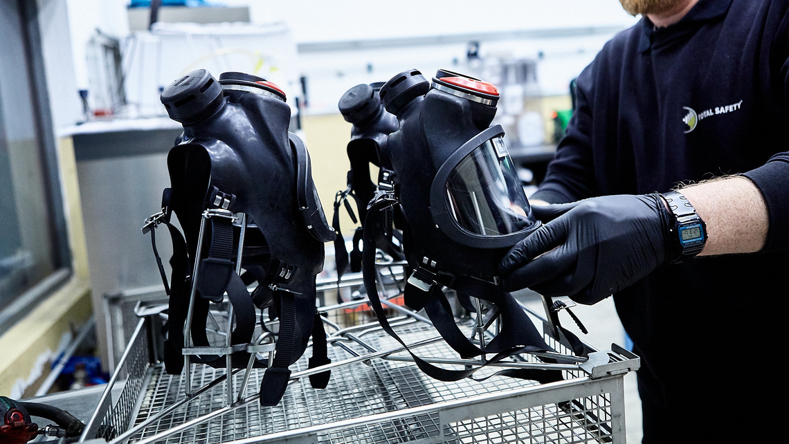 Saubere Atemschutzmasken Professionelle Reinigung von Persönlicher Schutzausrüstung