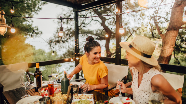 Sezonowe menu na lato 2025 – jak wykorzystać świeże, lokalne składniki w ofercie gastronomicznej