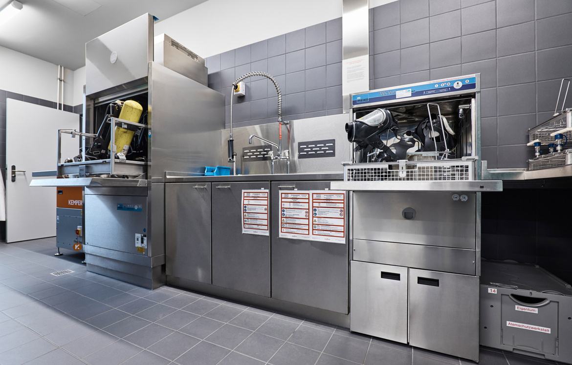 SCBA workshop with extraction table, TopClean D equipment washer, sink with work surface, TopClean M washer-disinfector at the Brunsbüttel fire service