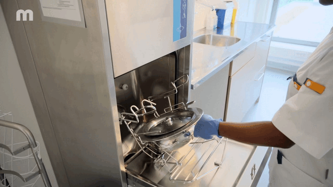 How to use a bedpan washer-disinfector