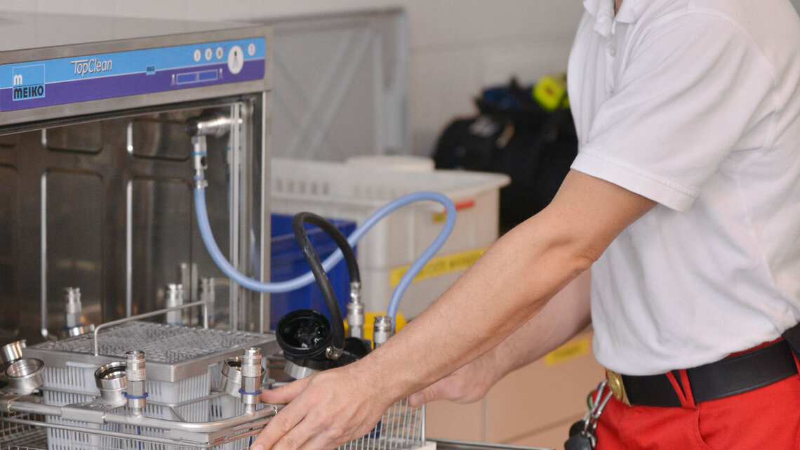 Solunum maskeleri temizliği MEIKO Flughafenfeuerwehr