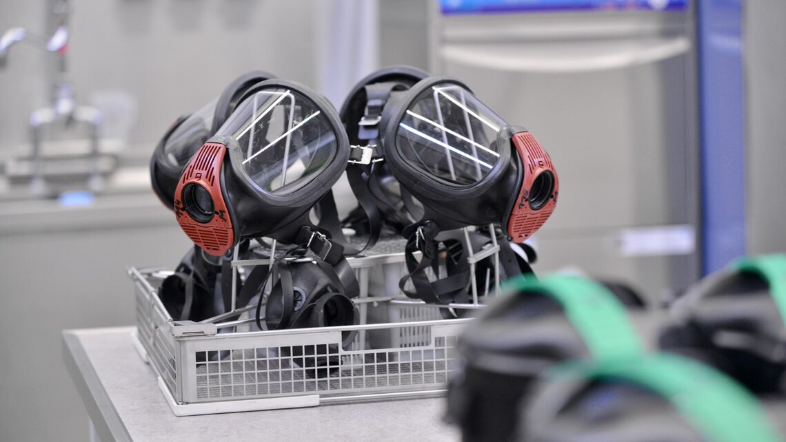 Atemschutzmasken im Korb des TopClean M