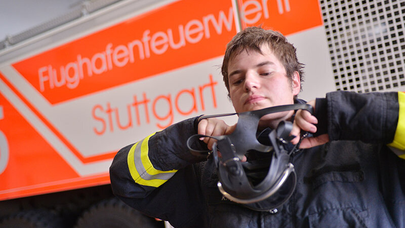 Flughafenfeuerwehr Flughafenfeuerwehr Stuttgart Atemmaske