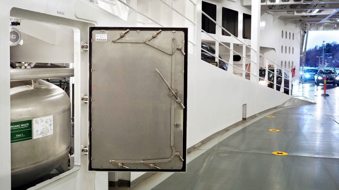 Tailor-made tank solution between the parking decks