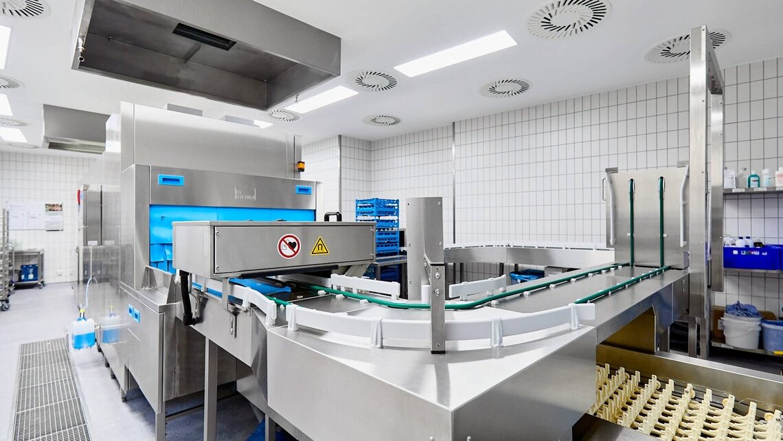 The M-iQ BlueFire demagnetises and washes cutlery for guaranteed improved cleaning and drying The M-iQ BlueFire demagnetises and washes cutlery for guaranteed improved cleaning and drying