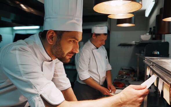 Jaką zmywarkę wybrać do restauracji Jaką zmywarkę wybrać do restauracji