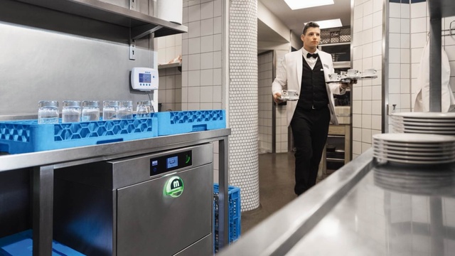 Top 5 reasons restaurants need a commercial dishwasher