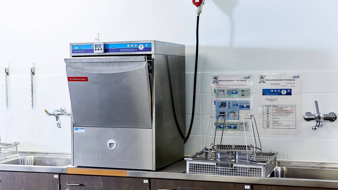 Maskenreinigung mit MEIKO bei der Feuerwehr ZUg