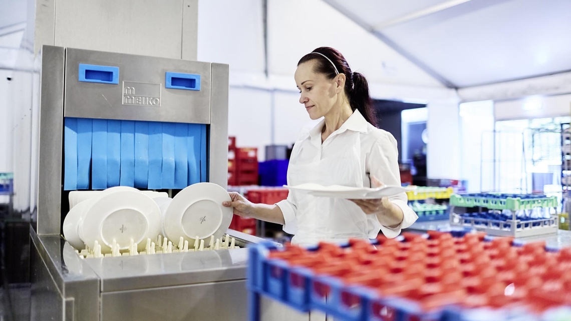 Lavastoviglie a nastro MEIKO