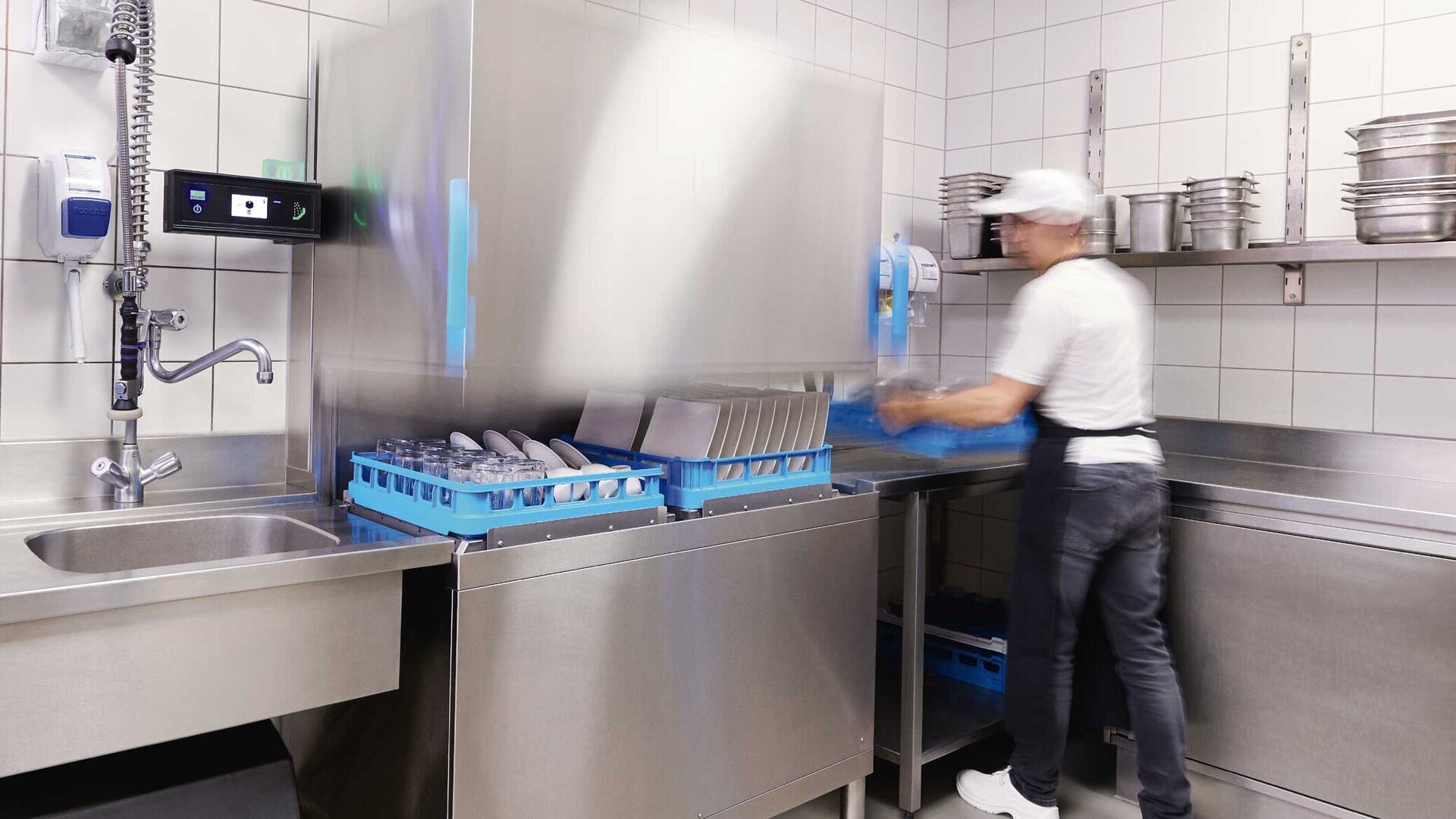 Manual dishwashing in the food industry is no longer desirable 