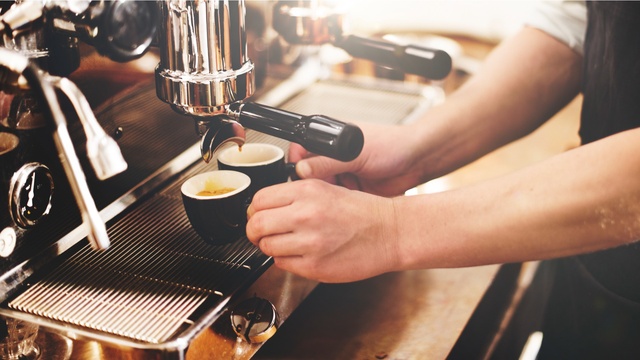 Eksploatacja i konserwacja profesjonalnego ekspresu do kawy