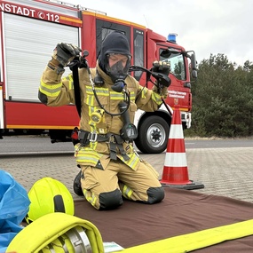 Remove SCBA harness Remove SCBA harness