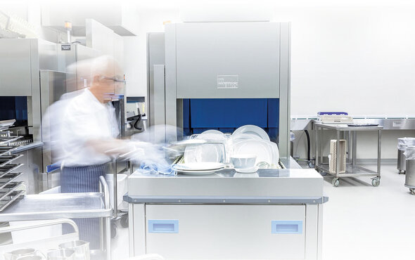 Korbtransportspülmaschine M-iQ Die Korbtransportspülmaschine M-iQ