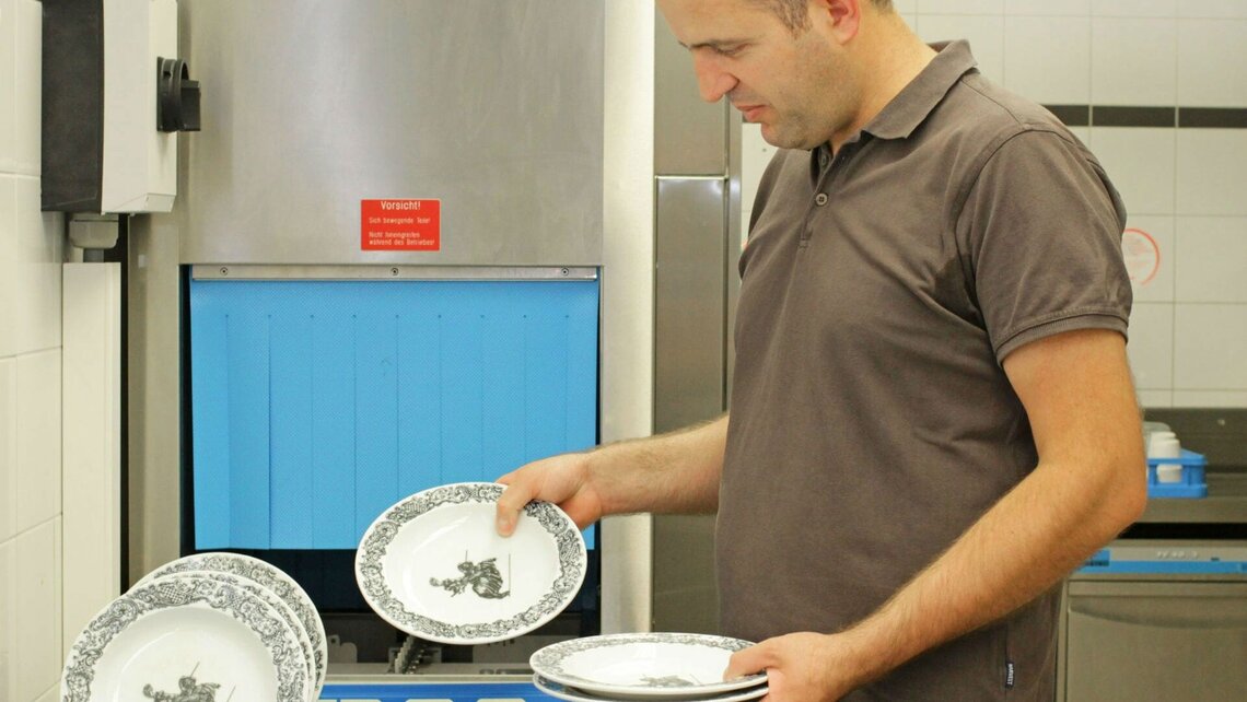 Hotel Ritter Gewerbespuelmaschine Hotelküche mit Gewerbespülmaschine