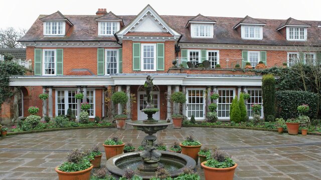 Glass dishwasher in the Chewton Glen