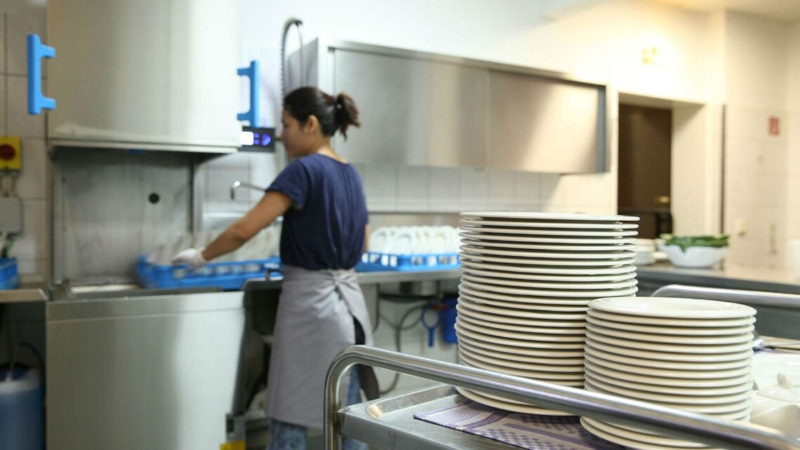 M-iClean H u praonici posuđa M-iClean H in der Spülküche des Haus Hainstein